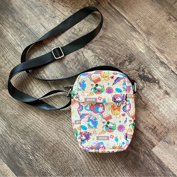 Disney Crossbody Bag - Mickey Mouse and Friends OFFICIALLY DISNEY LICENSED - Picture 2 of 7
